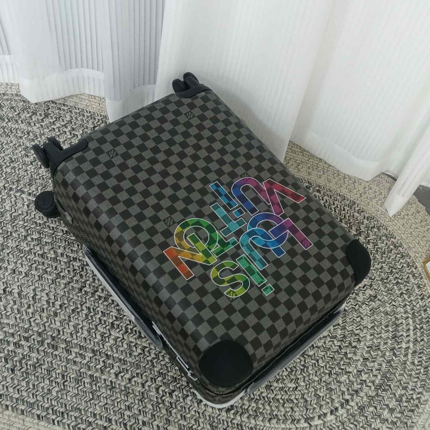 Louis Vuitton Luggage  20inch - DesignerGu