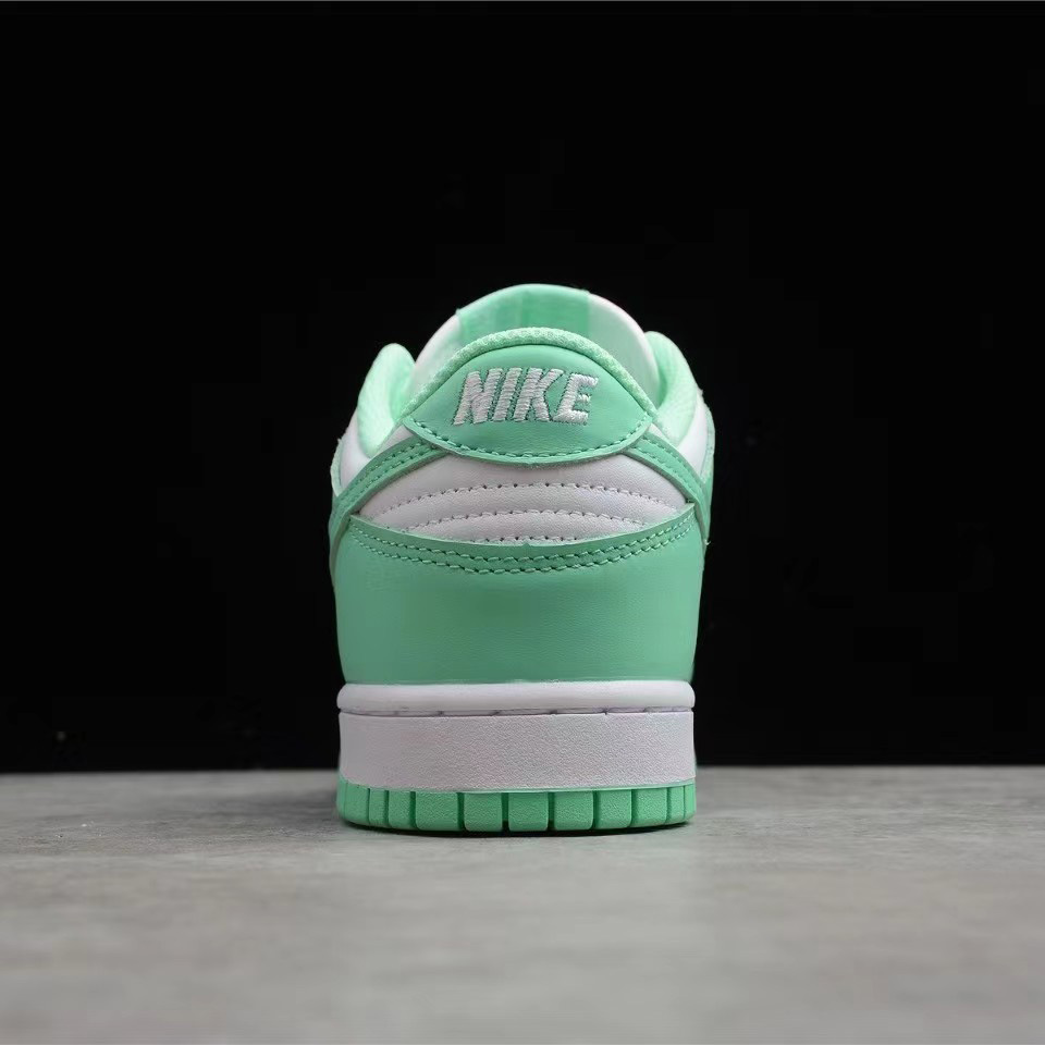 Nike Dunk Low Wmns 