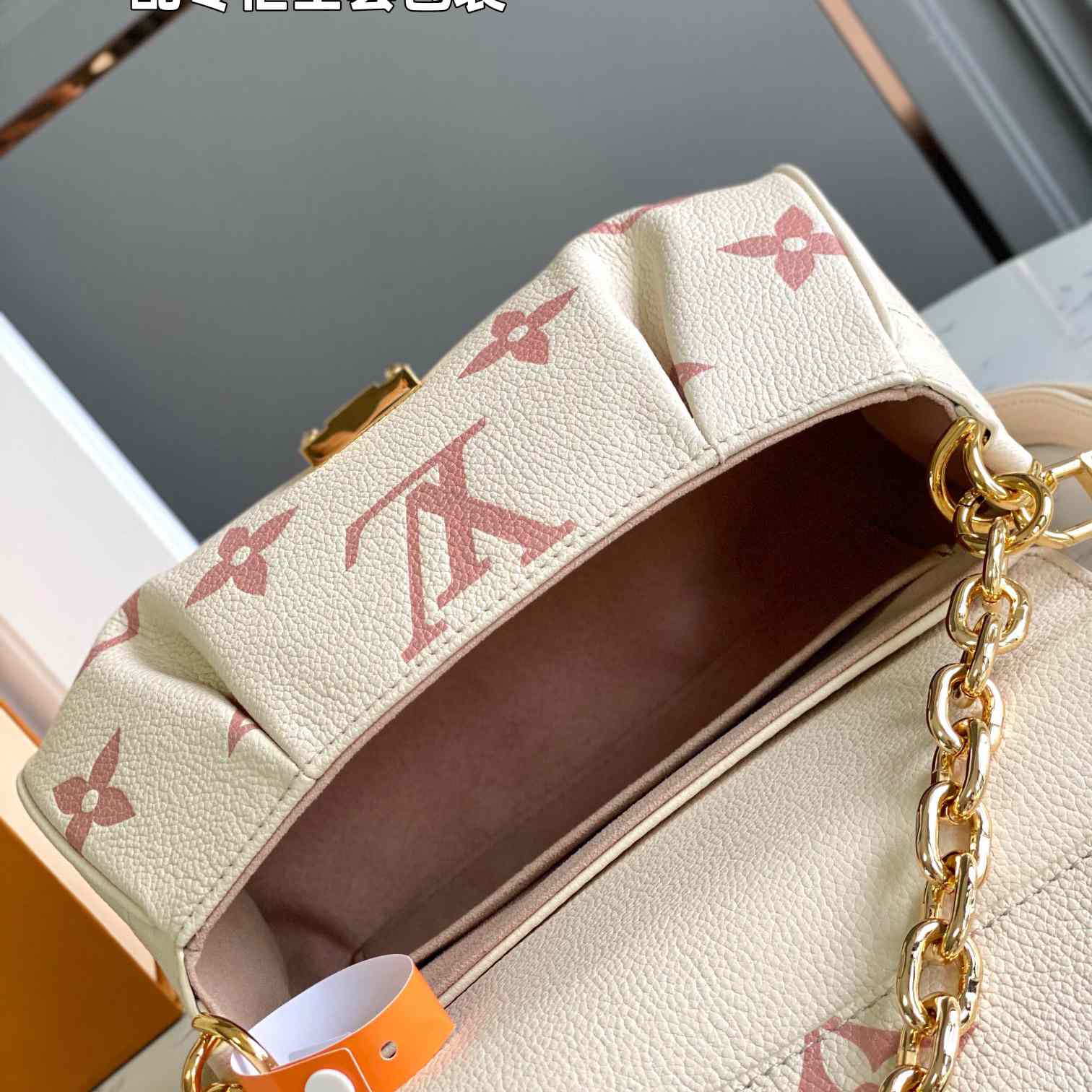 Louis Vuitton Favorite Handbag  (24x14x9CM)    M46393 - DesignerGu