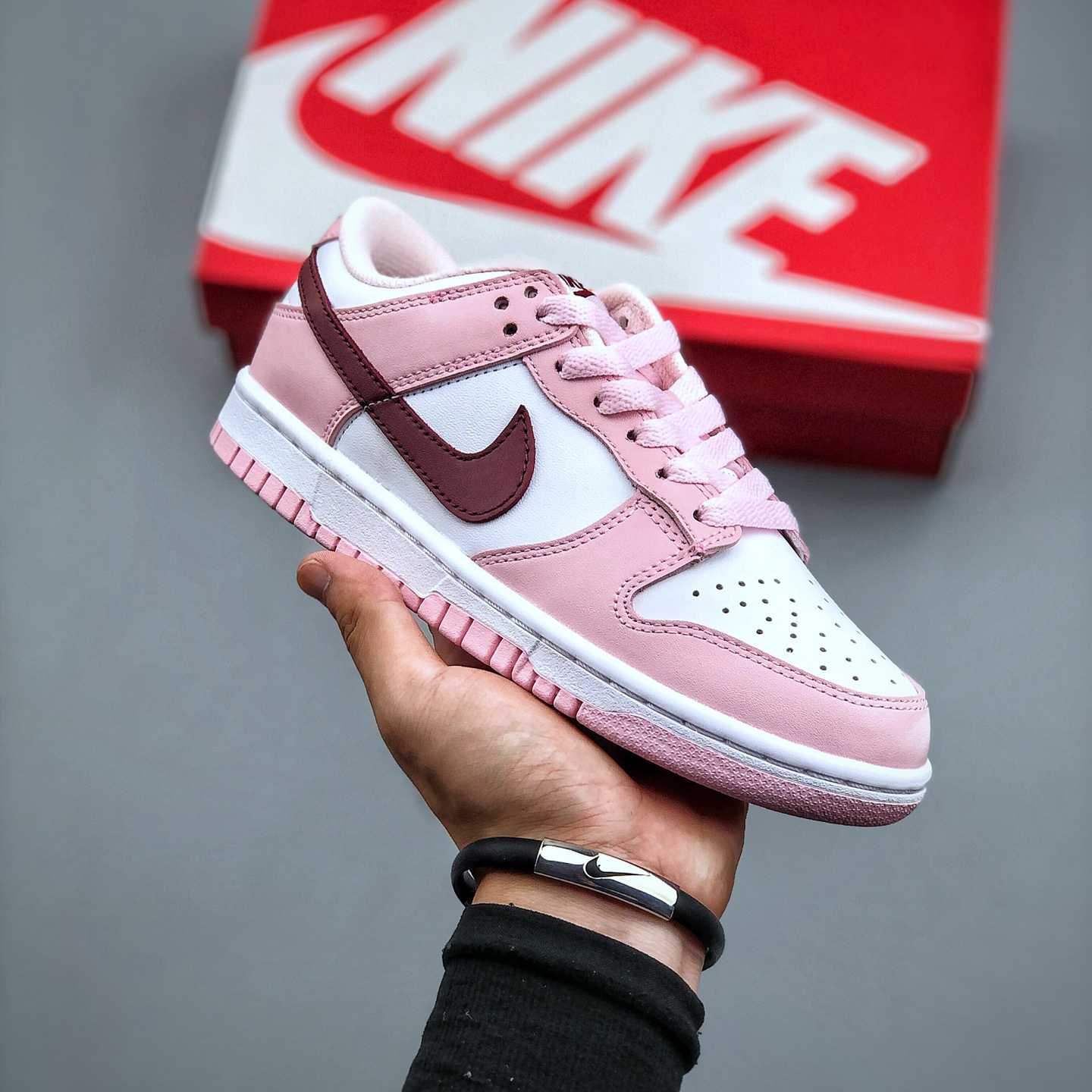 Nike Nk Dunk SB Low Sneakers       CW1590-601 - DesignerGu