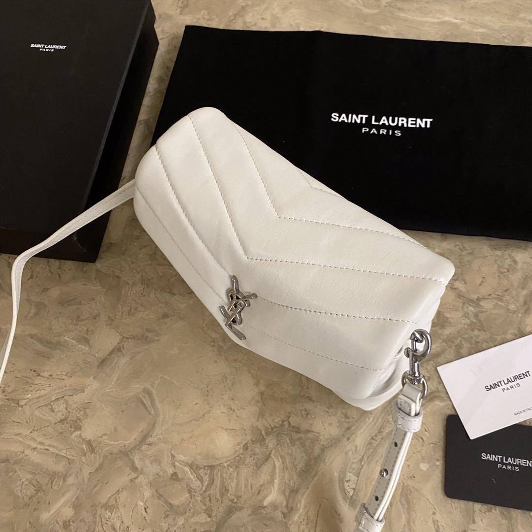 Saint Laurent Loulou Shoulder Bag (20x7x15cm) - DesignerGu