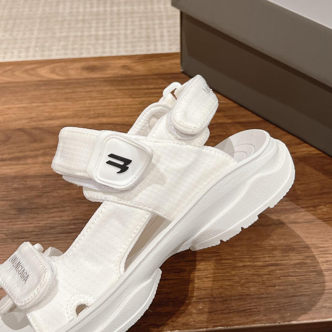 Balenciaga Women's Tourist Sandal In White - DesignerGu