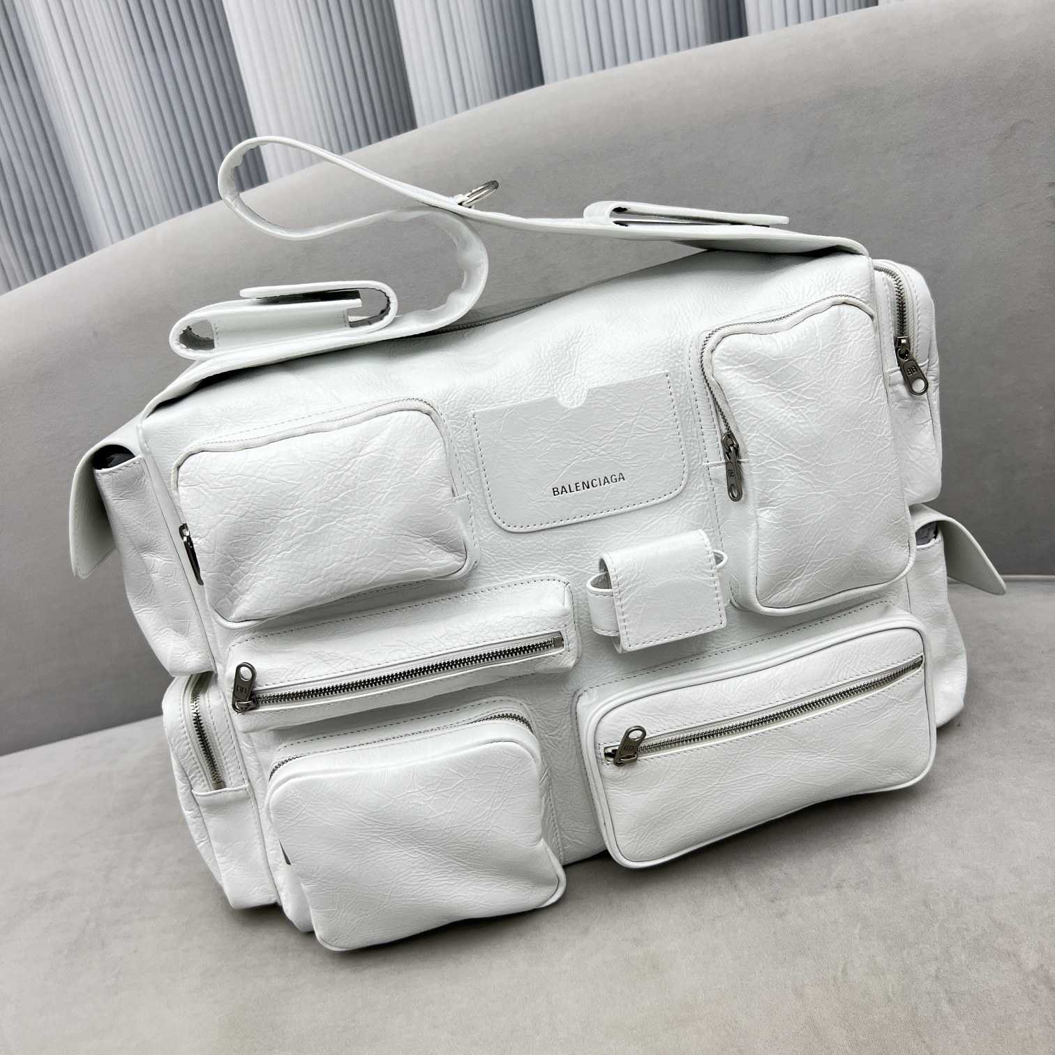 Balenciaga Logo Zipped Shoulder Bag(40x28x18cm) - DesignerGu