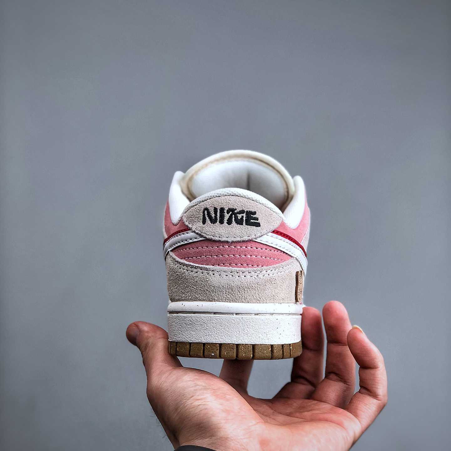 Nike Dunk Low SE Sneaker        DO9457-117 - DesignerGu