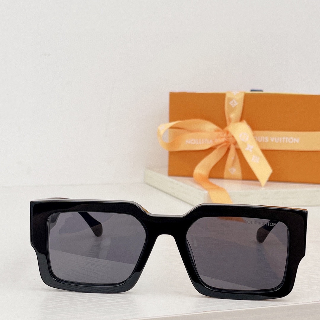 Louis Vuitton LV Clash Square Sunglasses   Z1580W - DesignerGu