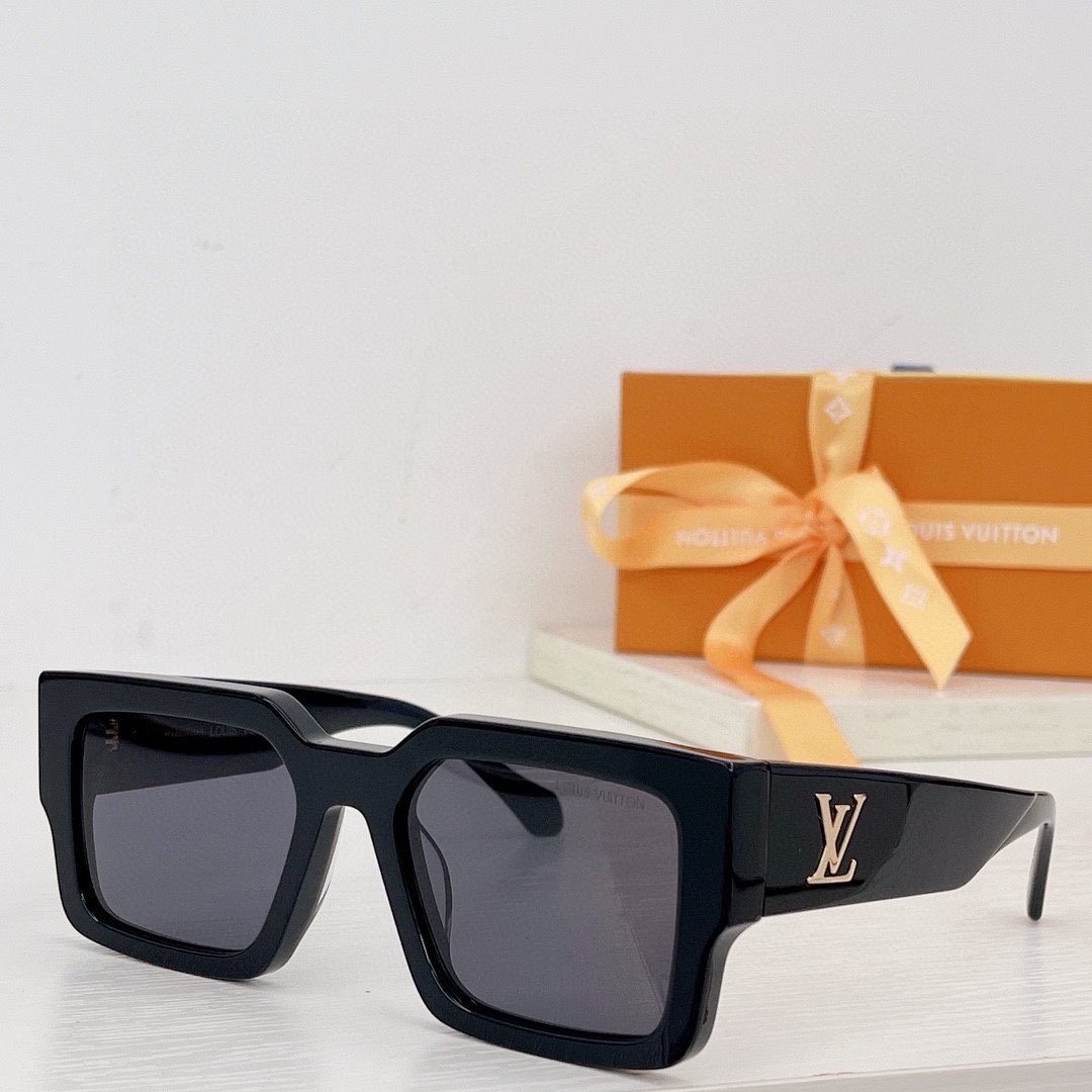 Louis Vuitton LV Clash Square Sunglasses   Z1580W - DesignerGu