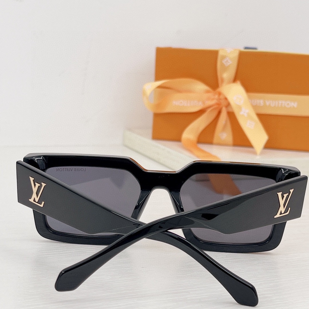 Louis Vuitton LV Clash Square Sunglasses   Z1580W - DesignerGu