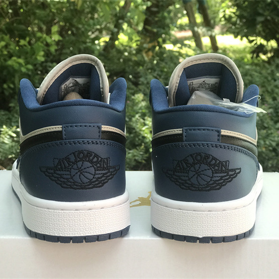 Air Jordan 1 Low OG  Sneaker        DC0774-402  - DesignerGu