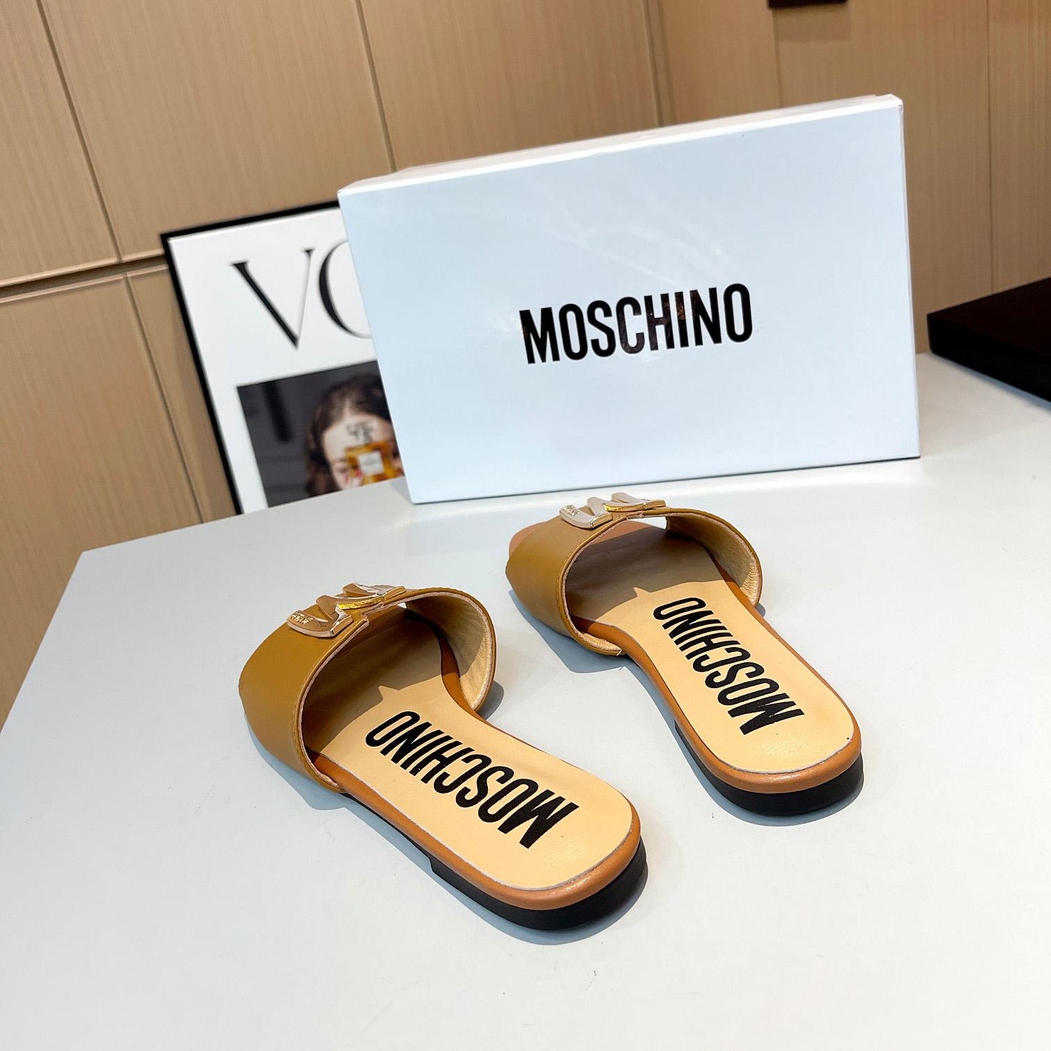 Moschino M Plaque Sandals - DesignerGu