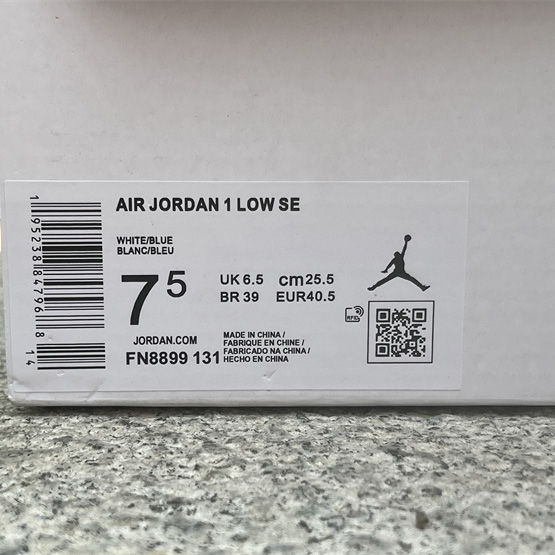 Air Jordan 1 Low SE “Emerald Rise” Sneaker      FN8899-131 - DesignerGu