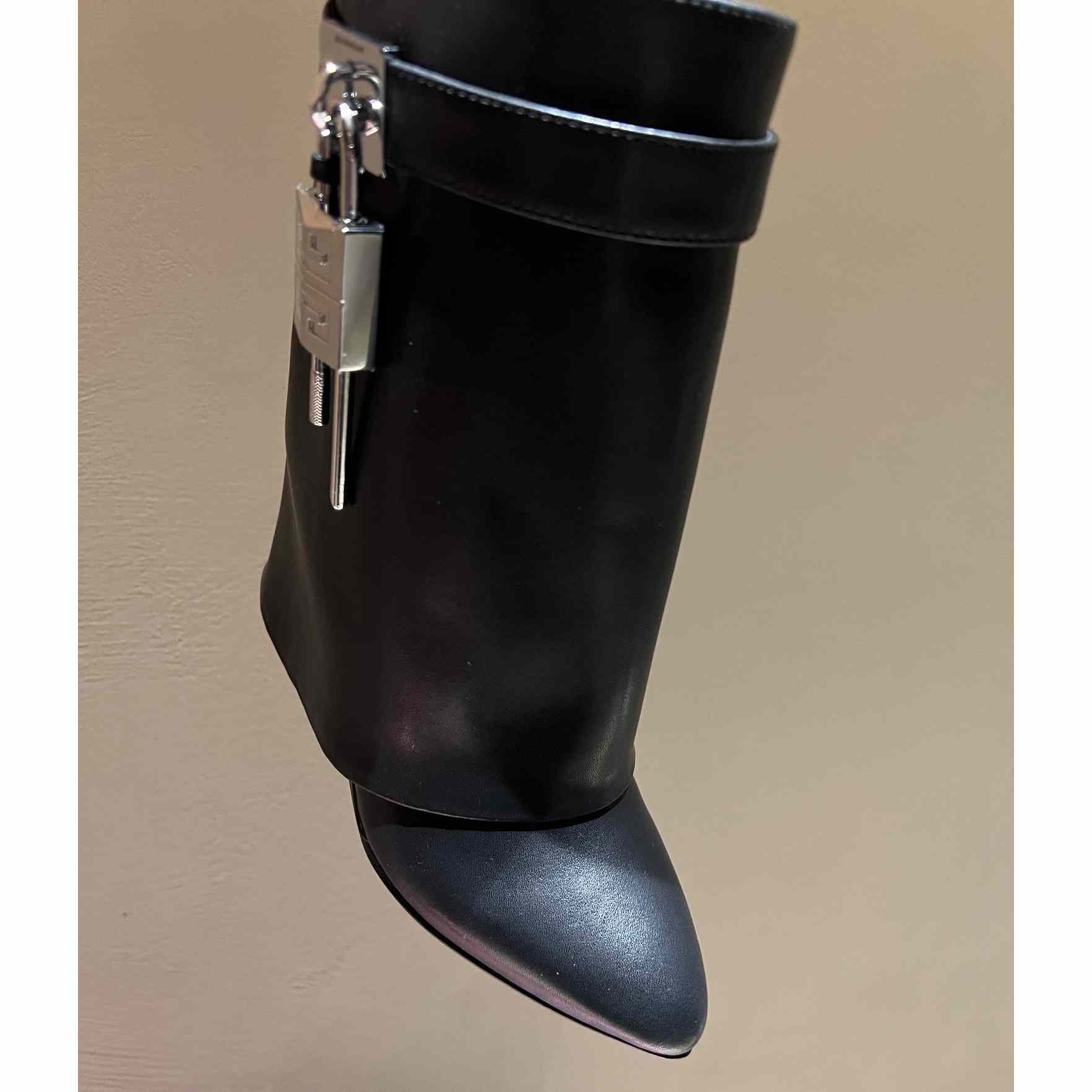 Givenchy Shark Lock Ankle Boots In Leather - DesignerGu