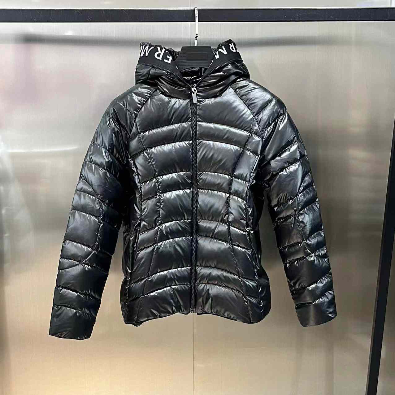 Moncler Narlay Short Down Jacket - DesignerGu