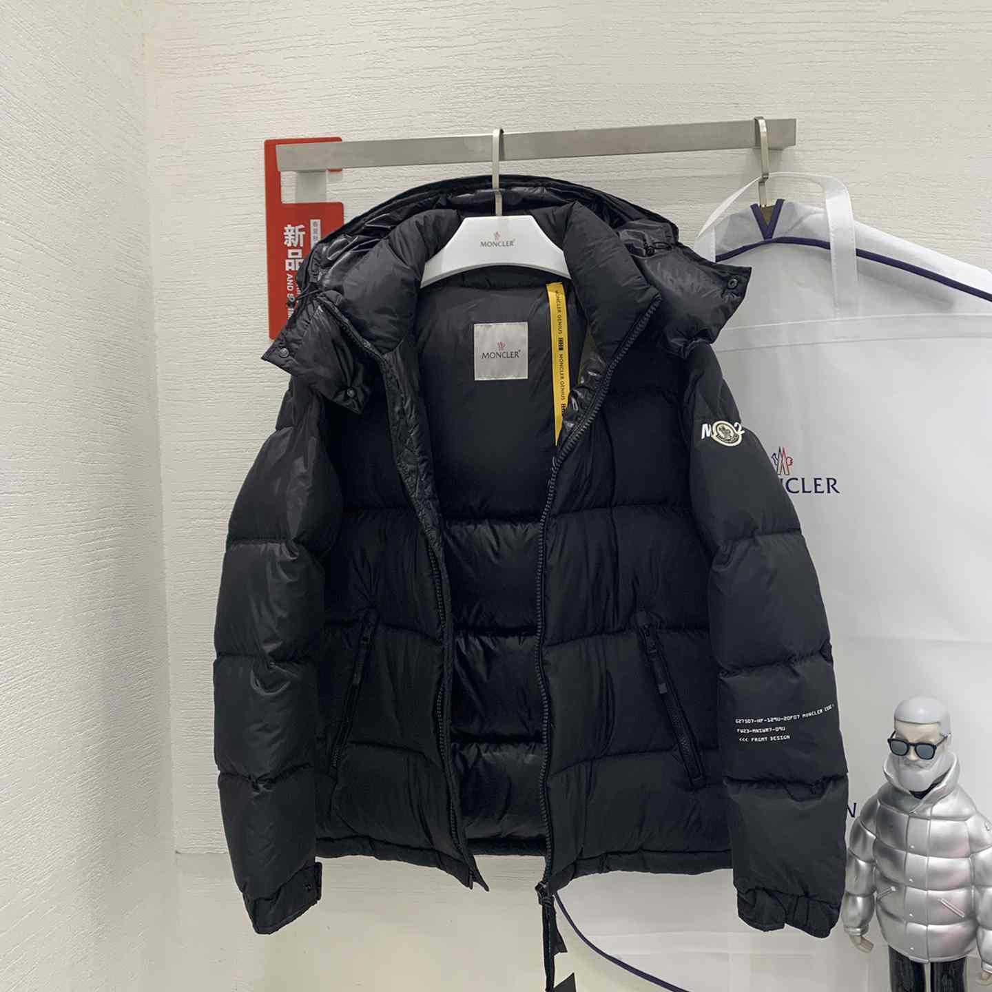 Moncler Acanthus Short Down Jacket - DesignerGu