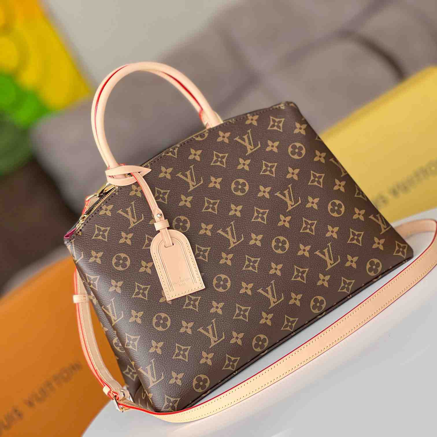 Louis Vuitton Grand Palais (34 x 24 x 15cm) - DesignerGu