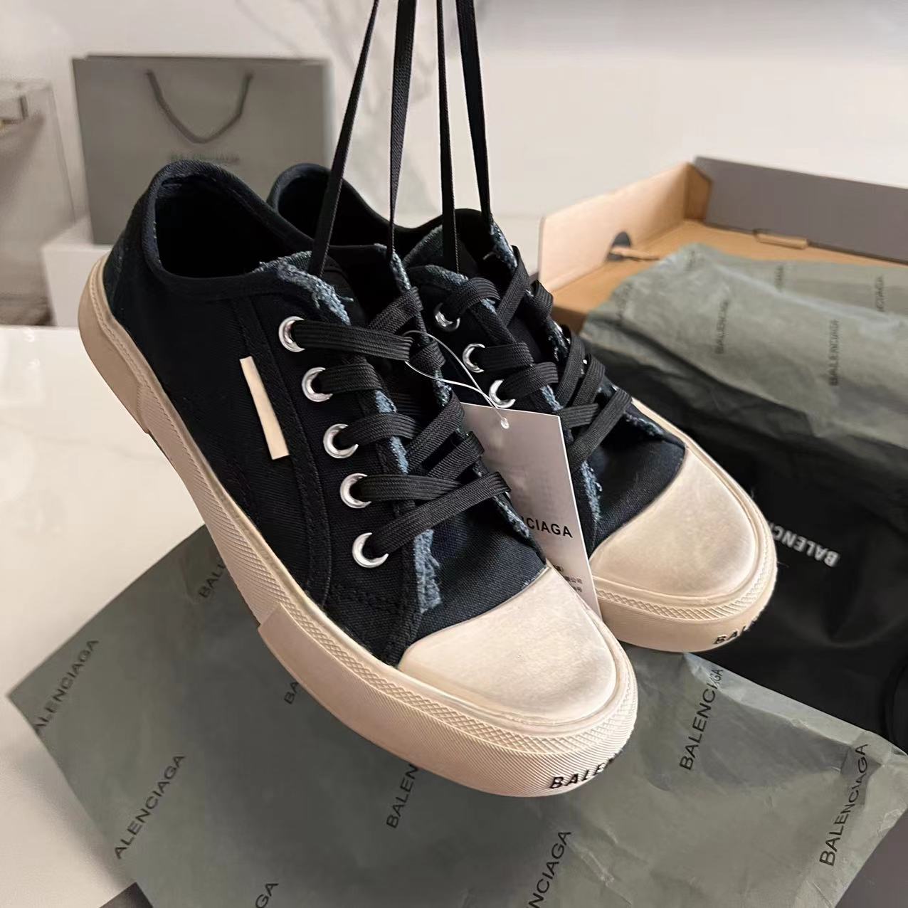 Balenciaga Paris Low Top Sneaker In Black  - DesignerGu