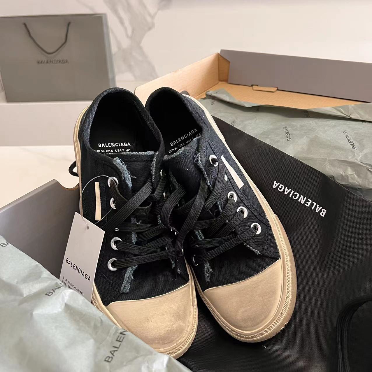 Balenciaga Paris Low Top Sneaker In Black  - DesignerGu