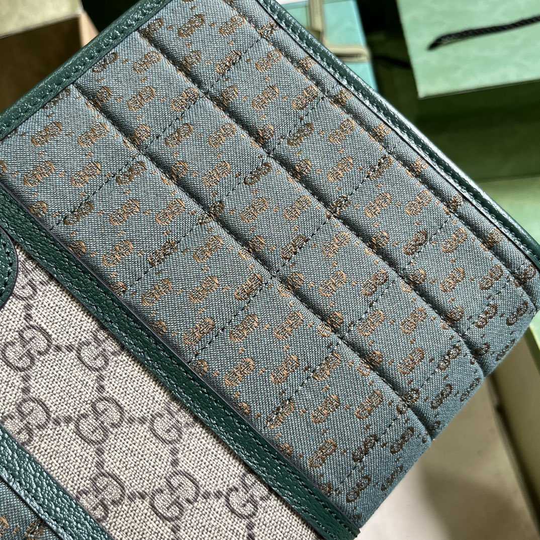 Gucci Mini GG Canvas Pouch (26-20-6cm) - DesignerGu