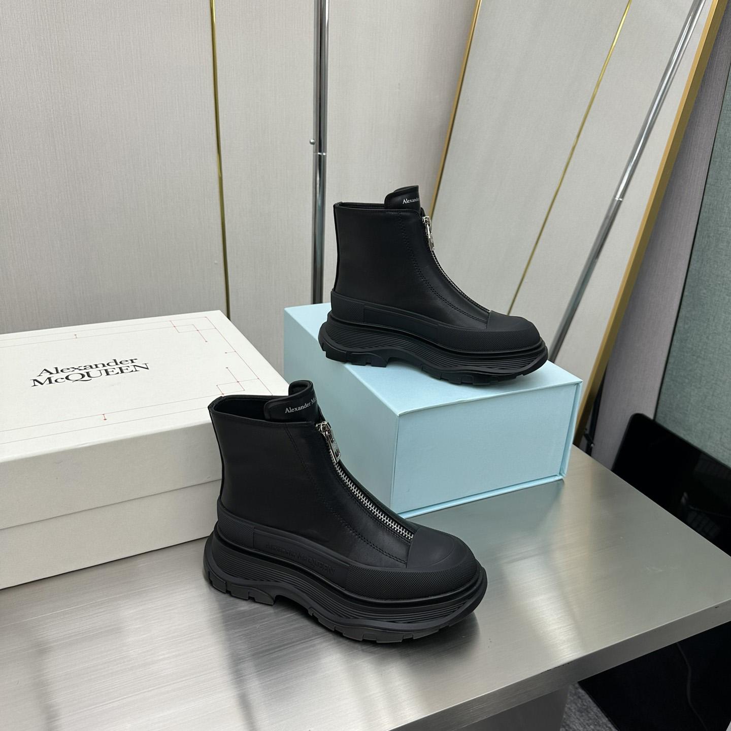 Alexander Mqueen Tread Slick Zip Boot In Black - DesignerGu