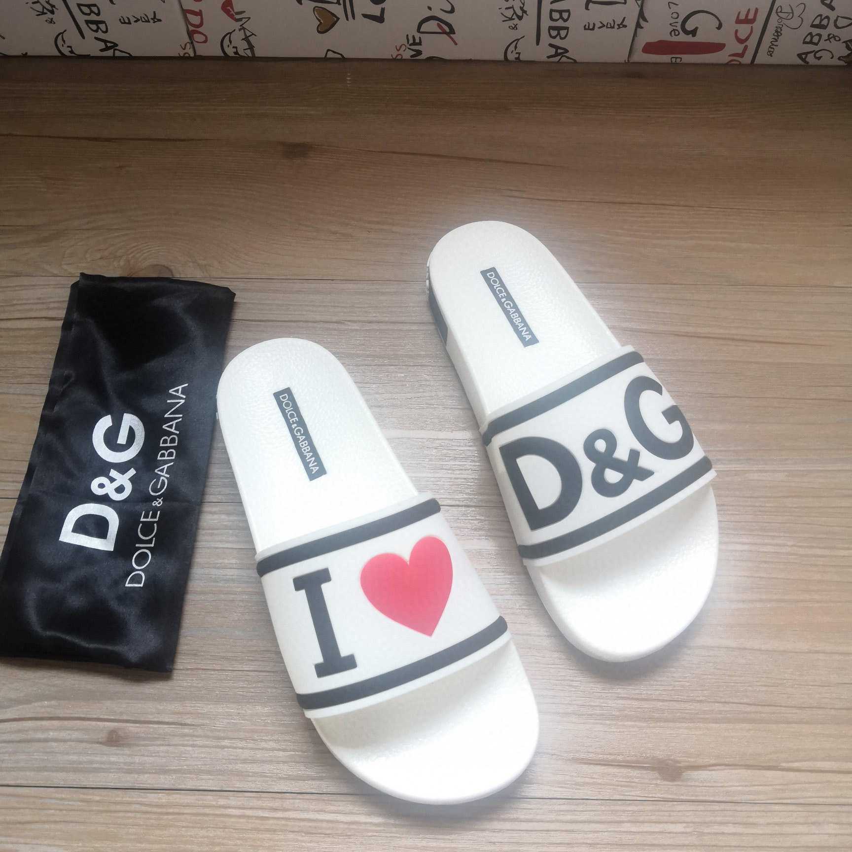 Dolce & Gabbana Logo Slides - DesignerGu