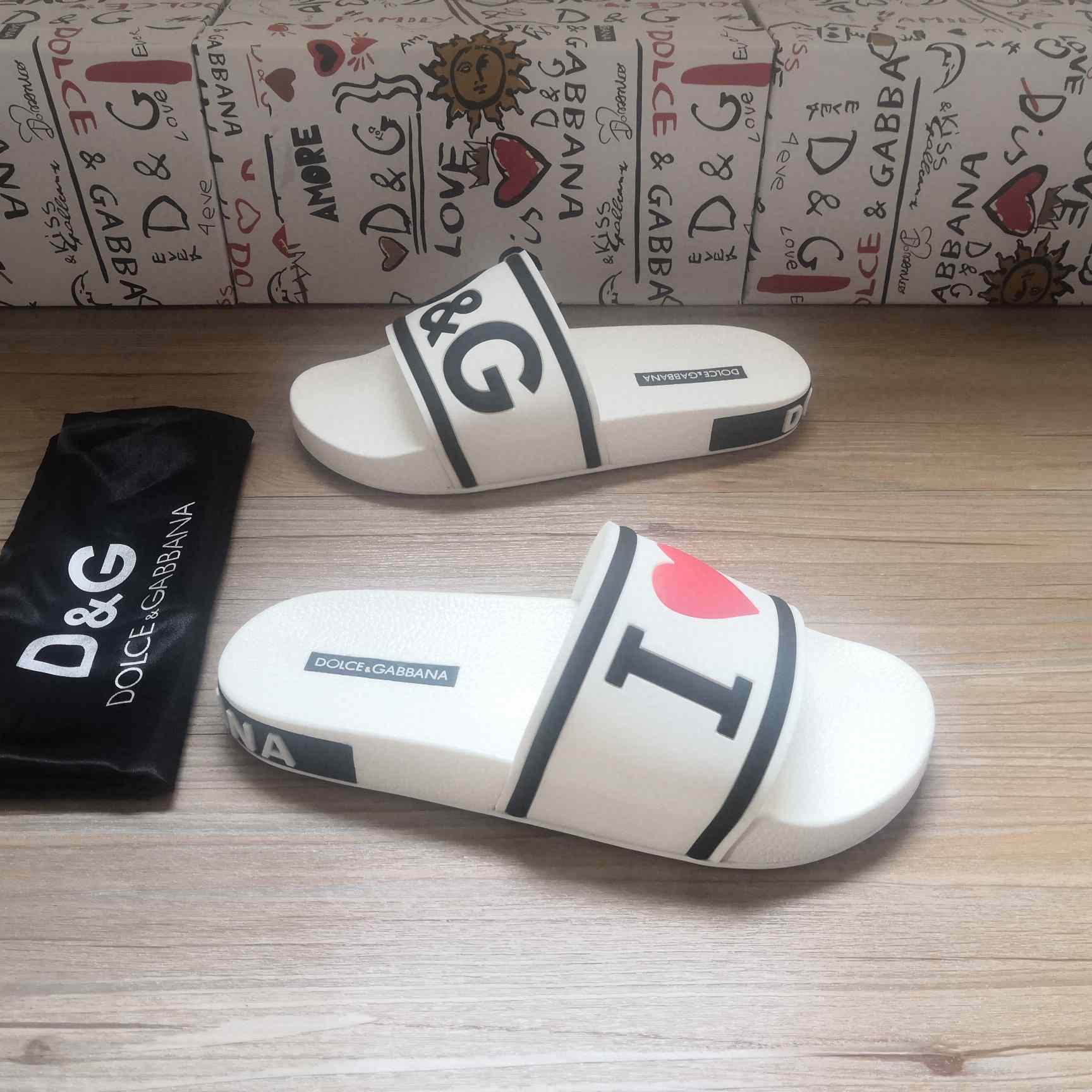 Dolce & Gabbana Logo Slides - DesignerGu