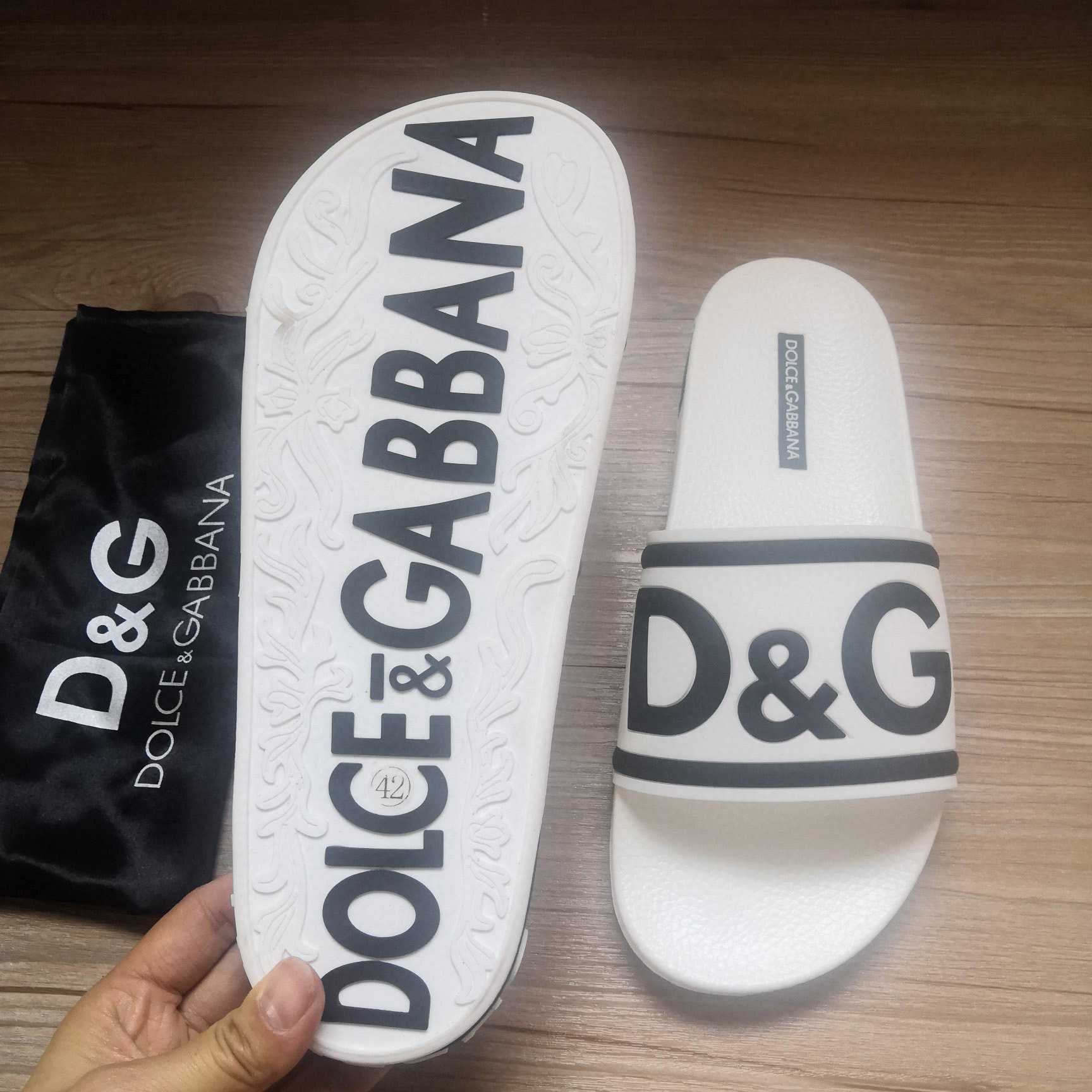 Dolce & Gabbana Logo Slides - DesignerGu