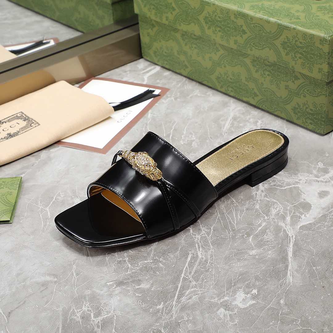 Gucci Women's Slide Sandal With Hardware - DesignerGu