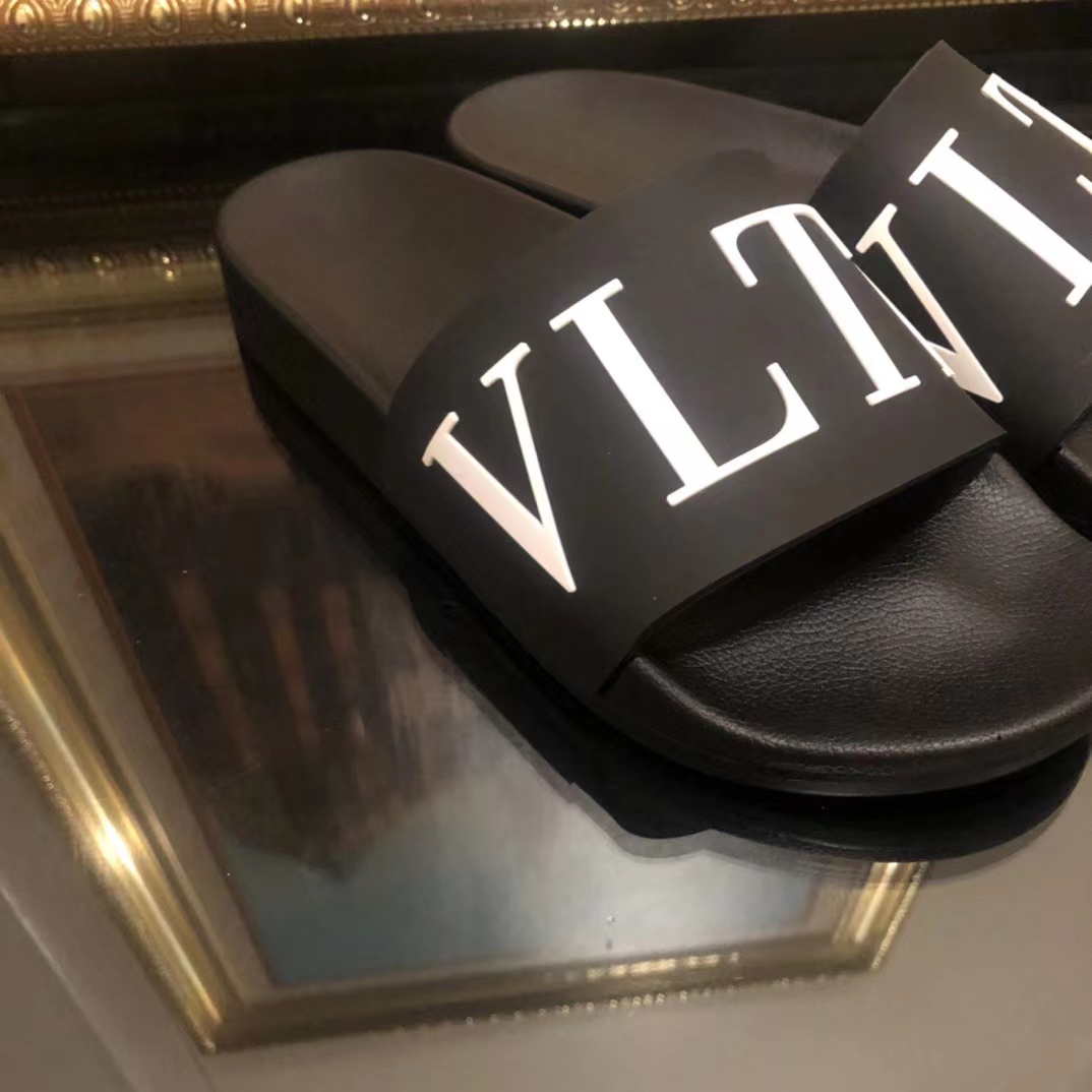 Valenti Garavani Vltn Slider Sandal - DesignerGu