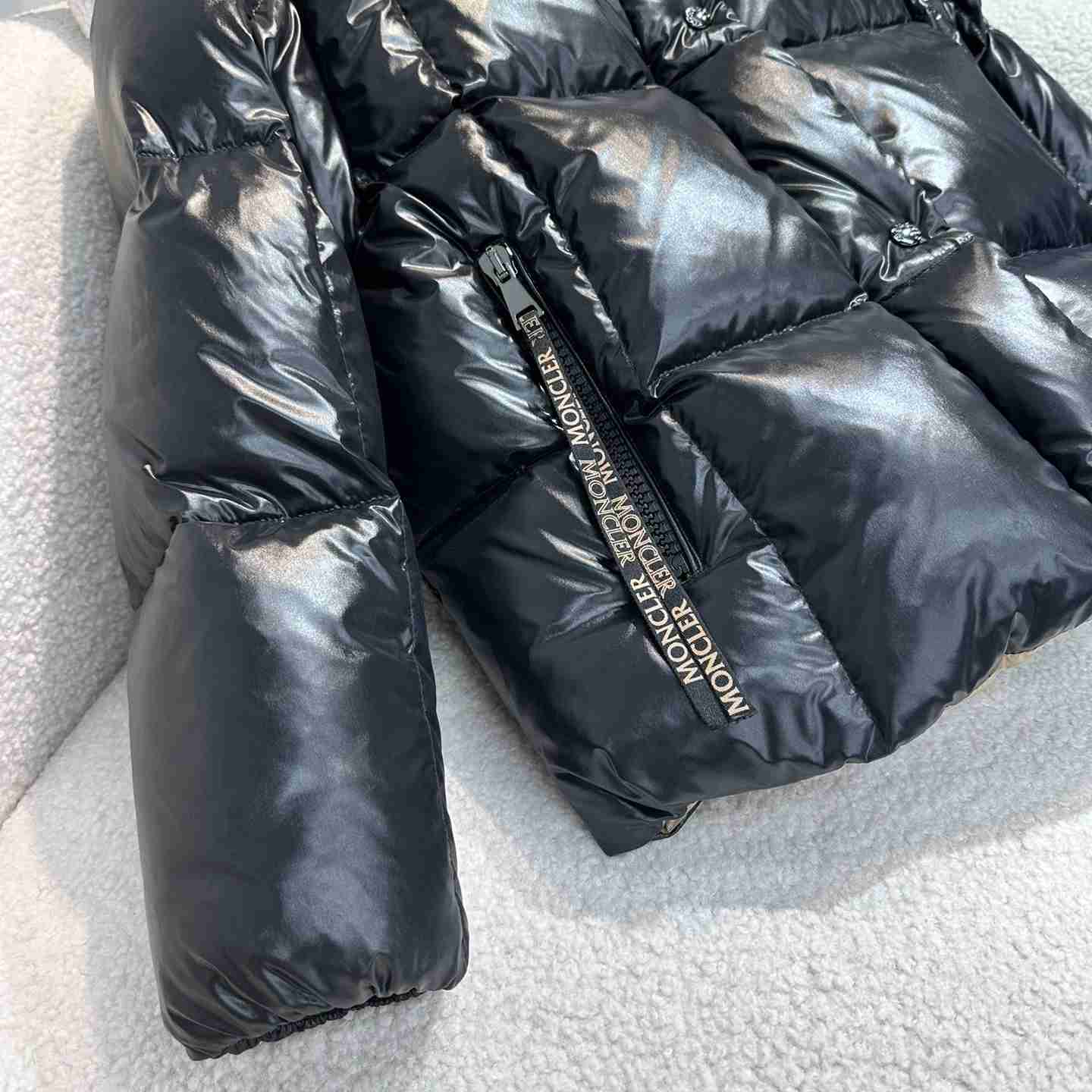 Moncler Parana Short Down Jacket - DesignerGu