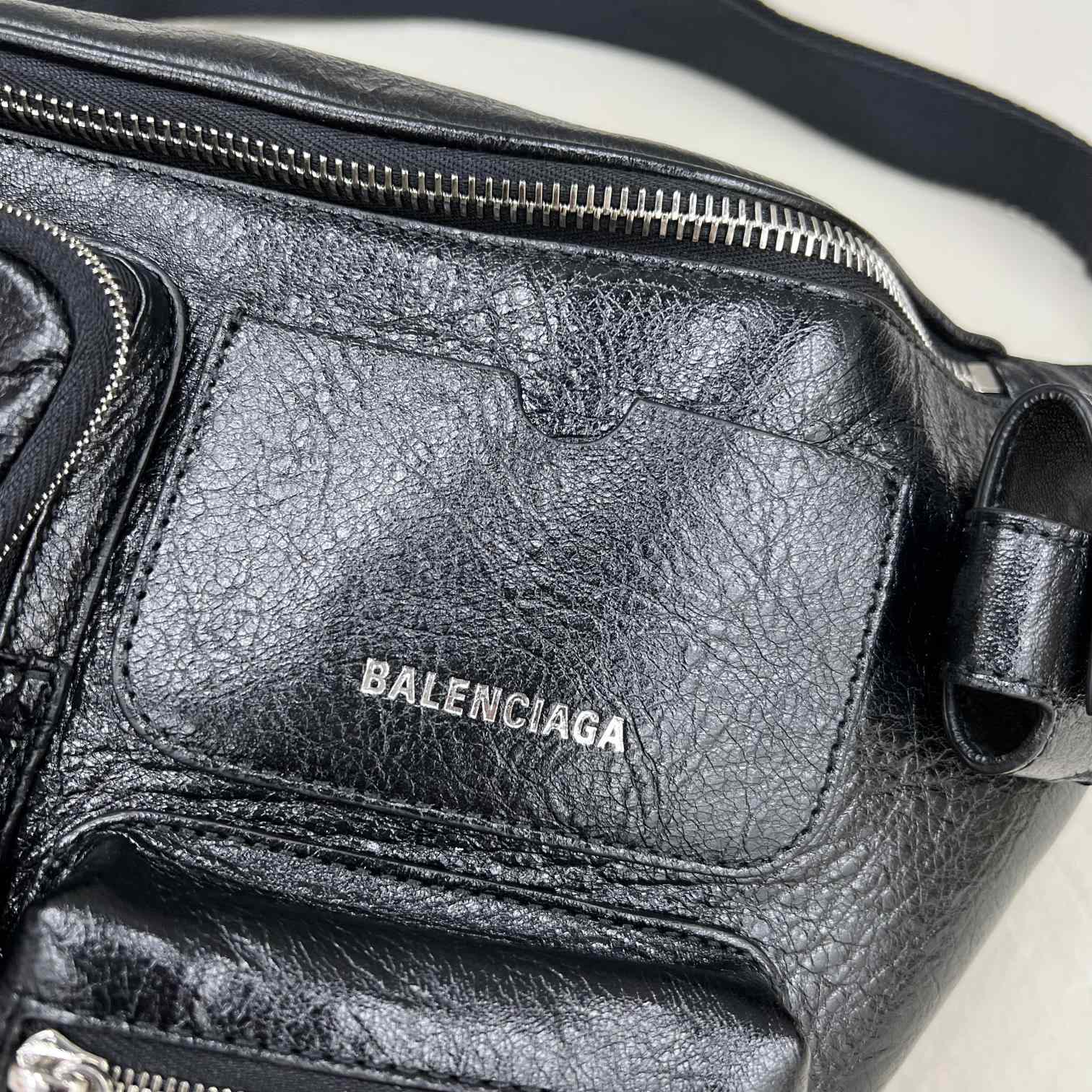 Balenciaga Superbusy Beltpack In Black - DesignerGu