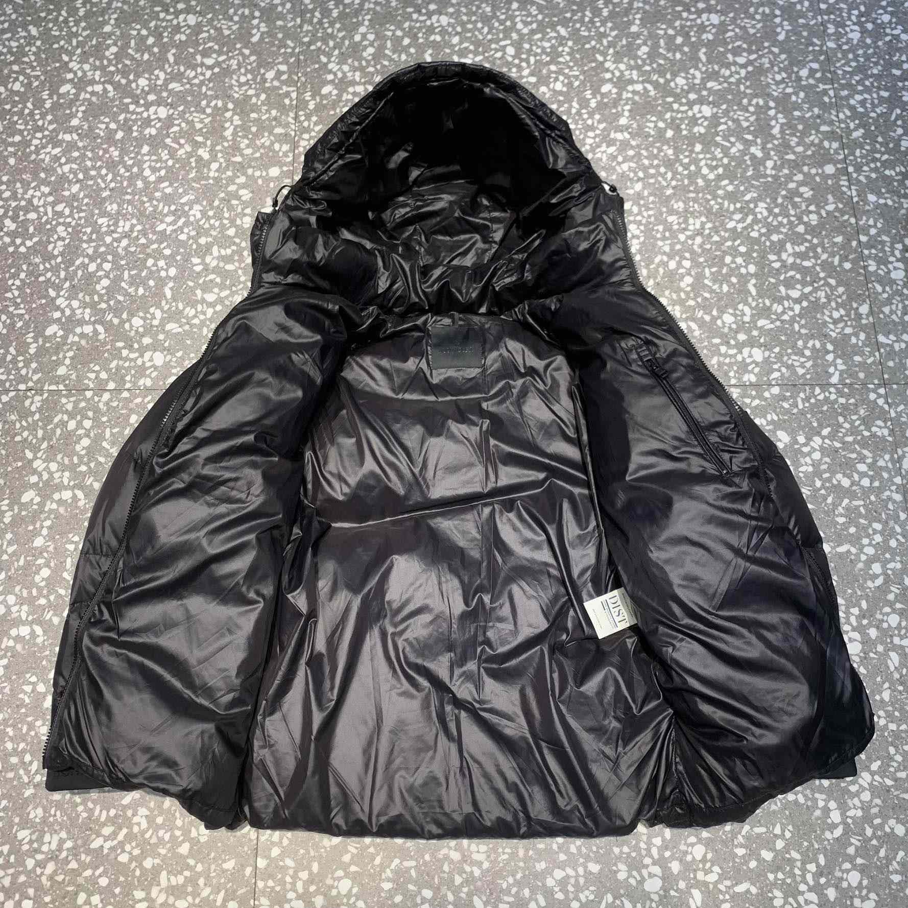 Moncler Yonne Short Down Jacket - DesignerGu