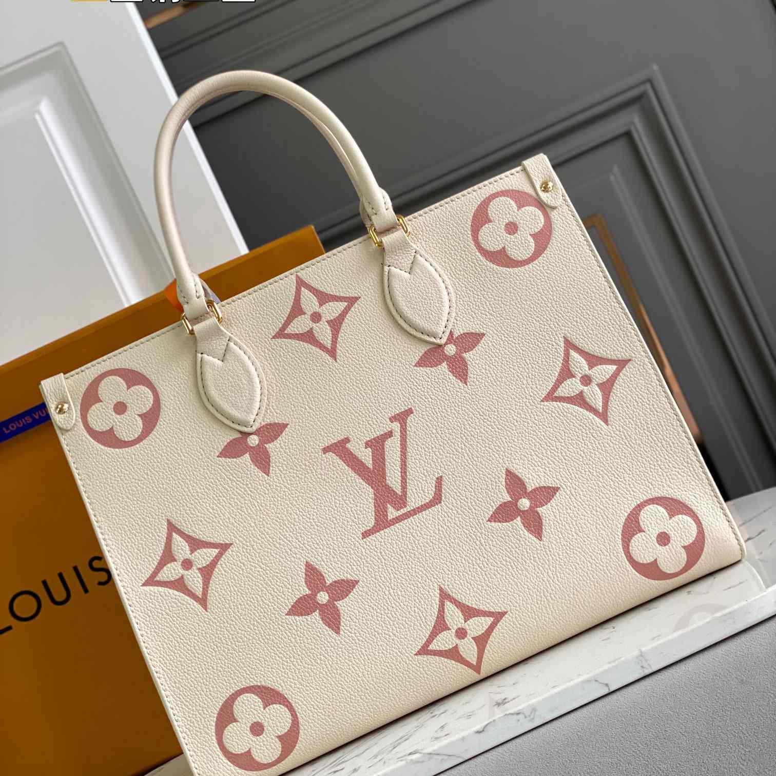 Louis Vuitton OnTheGo MM (35x27x14CM)  M21575 - DesignerGu