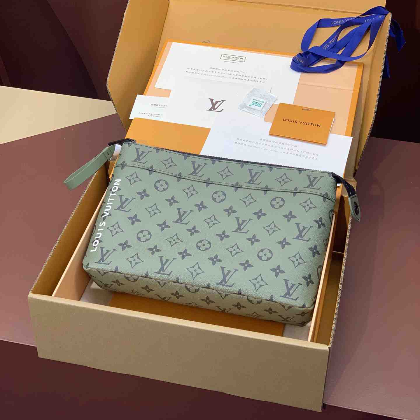 Louis Vuitton Pochette Voyage Souple (32 x 21 x 8cm)M82800 - DesignerGu