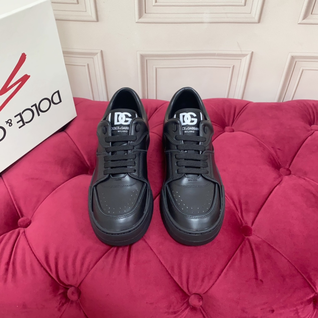 Dolce & Gabbana Black Roma Sneakers - DesignerGu