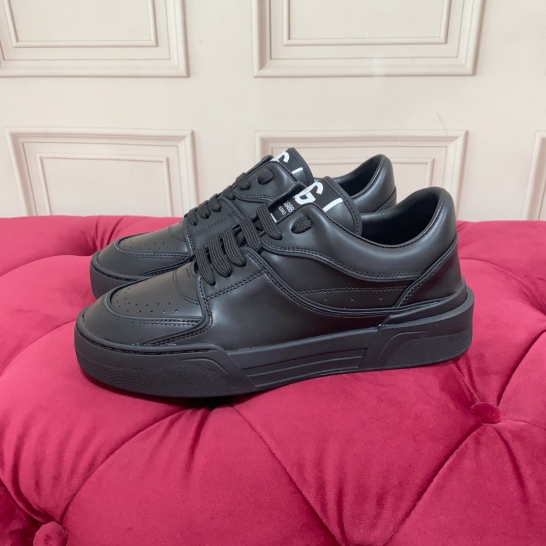 Dolce & Gabbana Black Roma Sneakers - DesignerGu