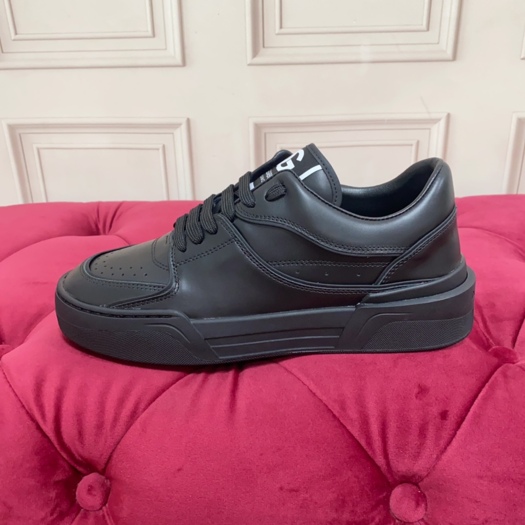 Dolce & Gabbana Black Roma Sneakers - DesignerGu