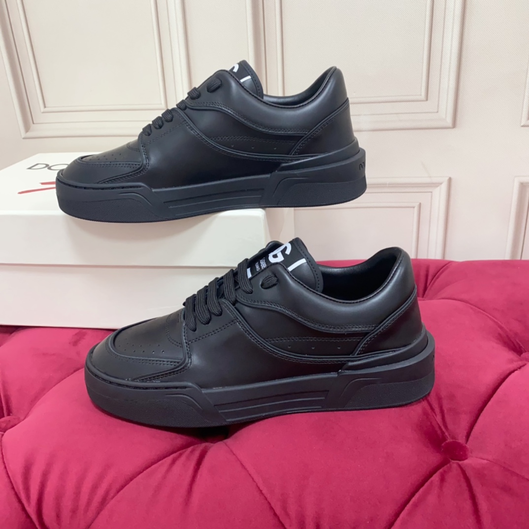 Dolce & Gabbana Black Roma Sneakers - DesignerGu