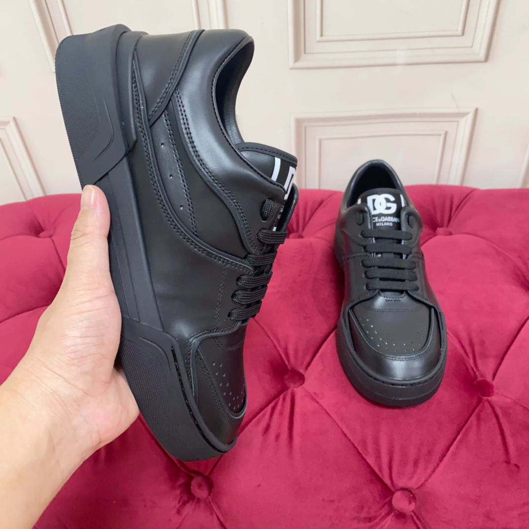 Dolce & Gabbana Black Roma Sneakers - DesignerGu