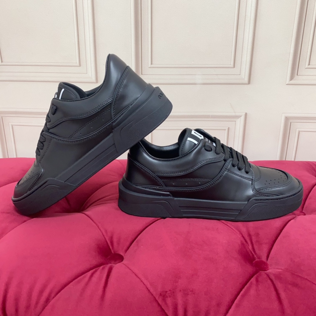 Dolce & Gabbana Black Roma Sneakers - DesignerGu