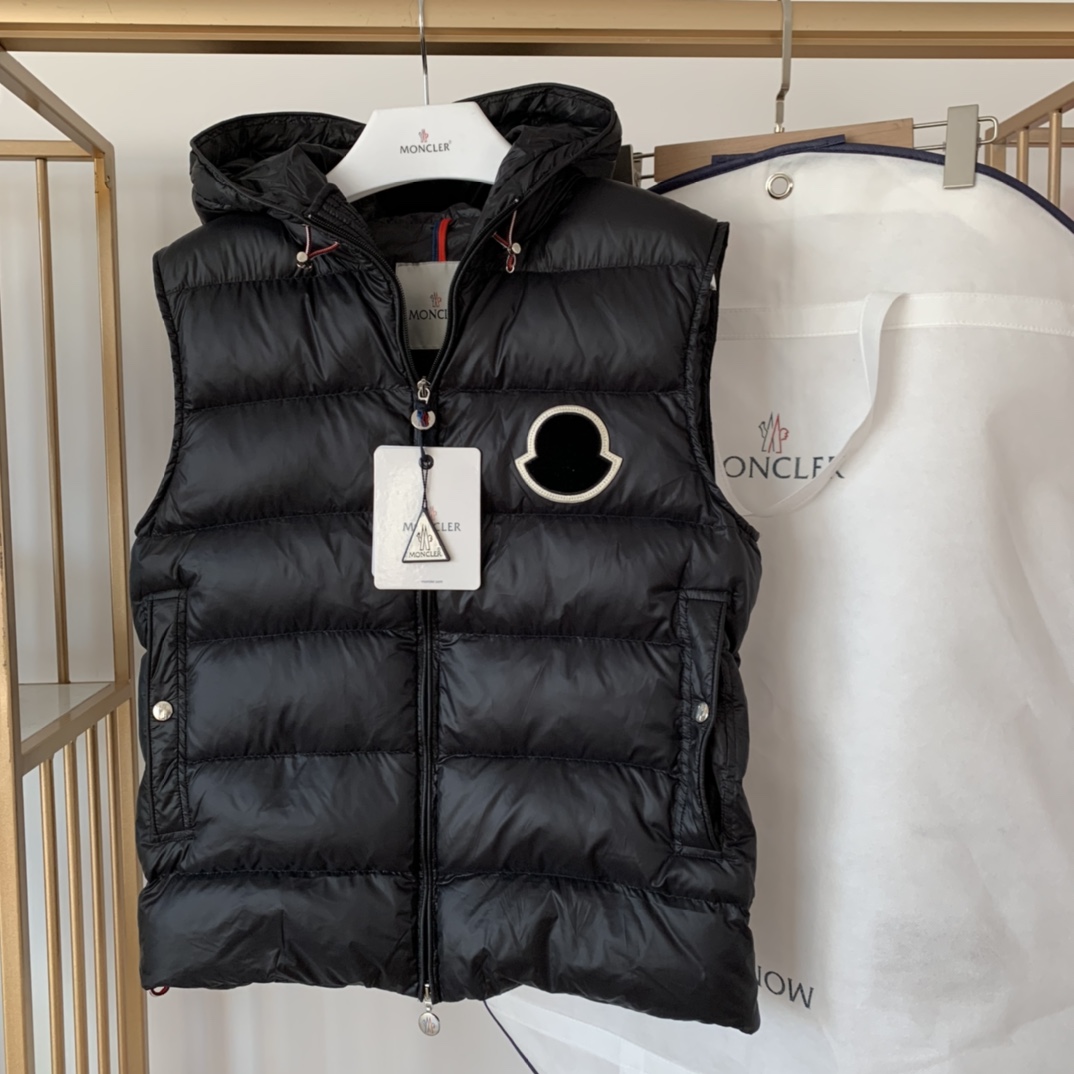 Moncler Black Vanoise Hooded Gilet - DesignerGu