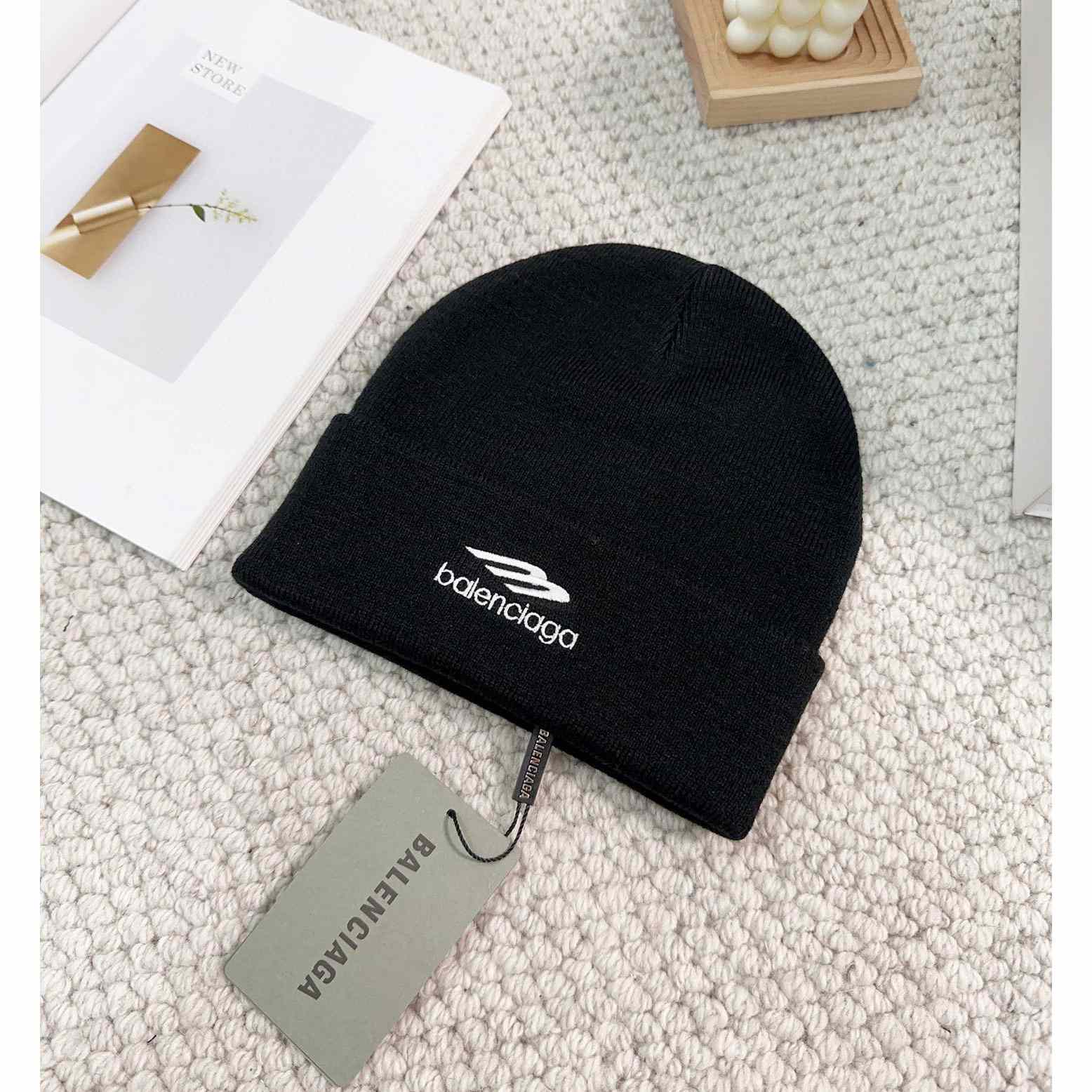 Balenciaga Sports Icon Beanie - DesignerGu