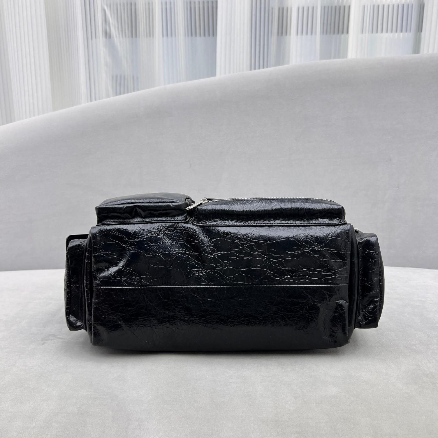 Balenciaga Superbusy Small Sling Bag In Black - DesignerGu