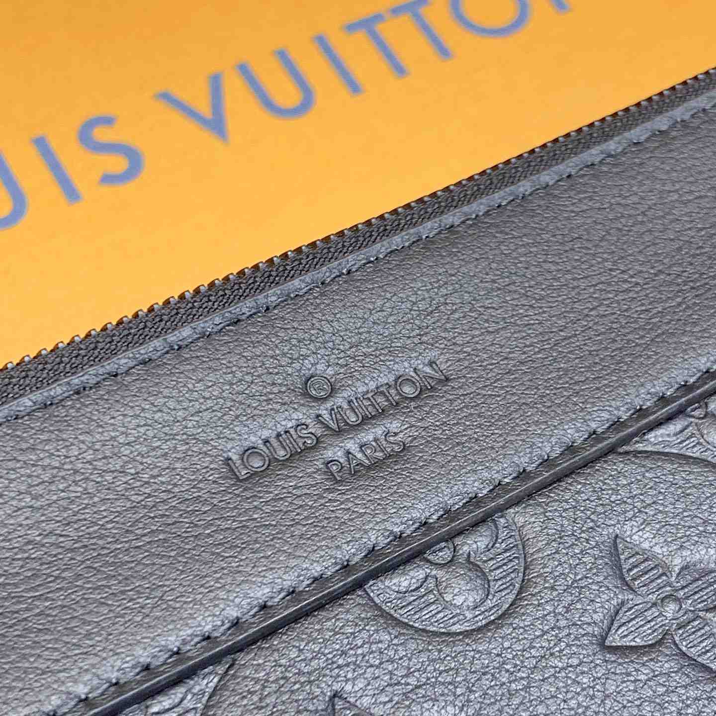 Louis Vuitton Pochette Voyage Souple (32 x 21 x 8cm)  M82545 - DesignerGu