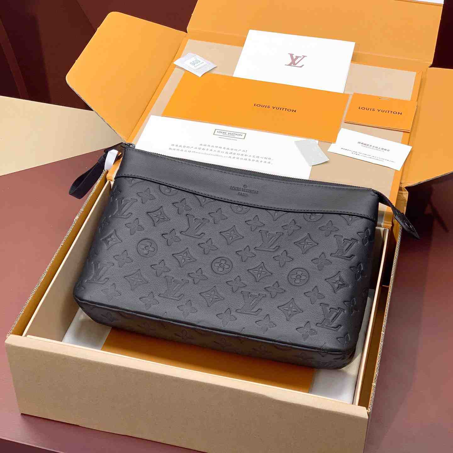 Louis Vuitton Pochette Voyage Souple (32 x 21 x 8cm)  M82545 - DesignerGu
