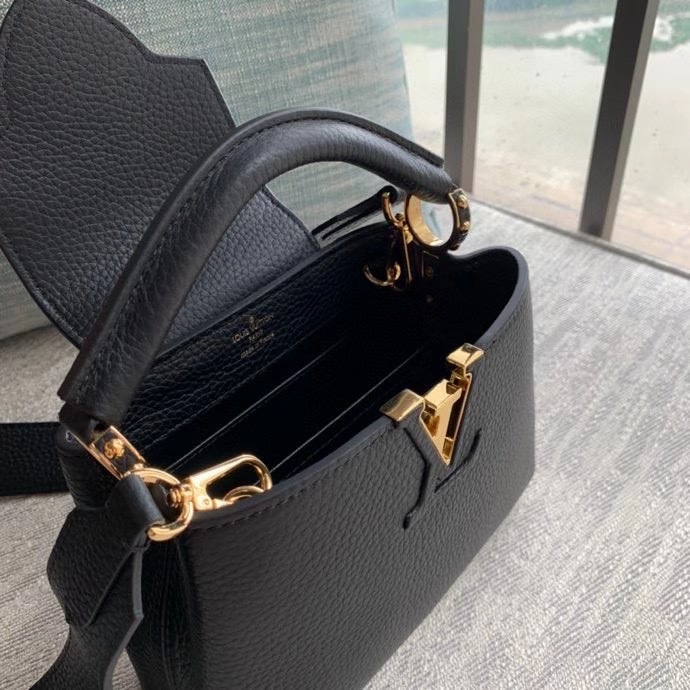 Louis Vuitton Capucines Mini (21-14-8cm)   M56071 - DesignerGu