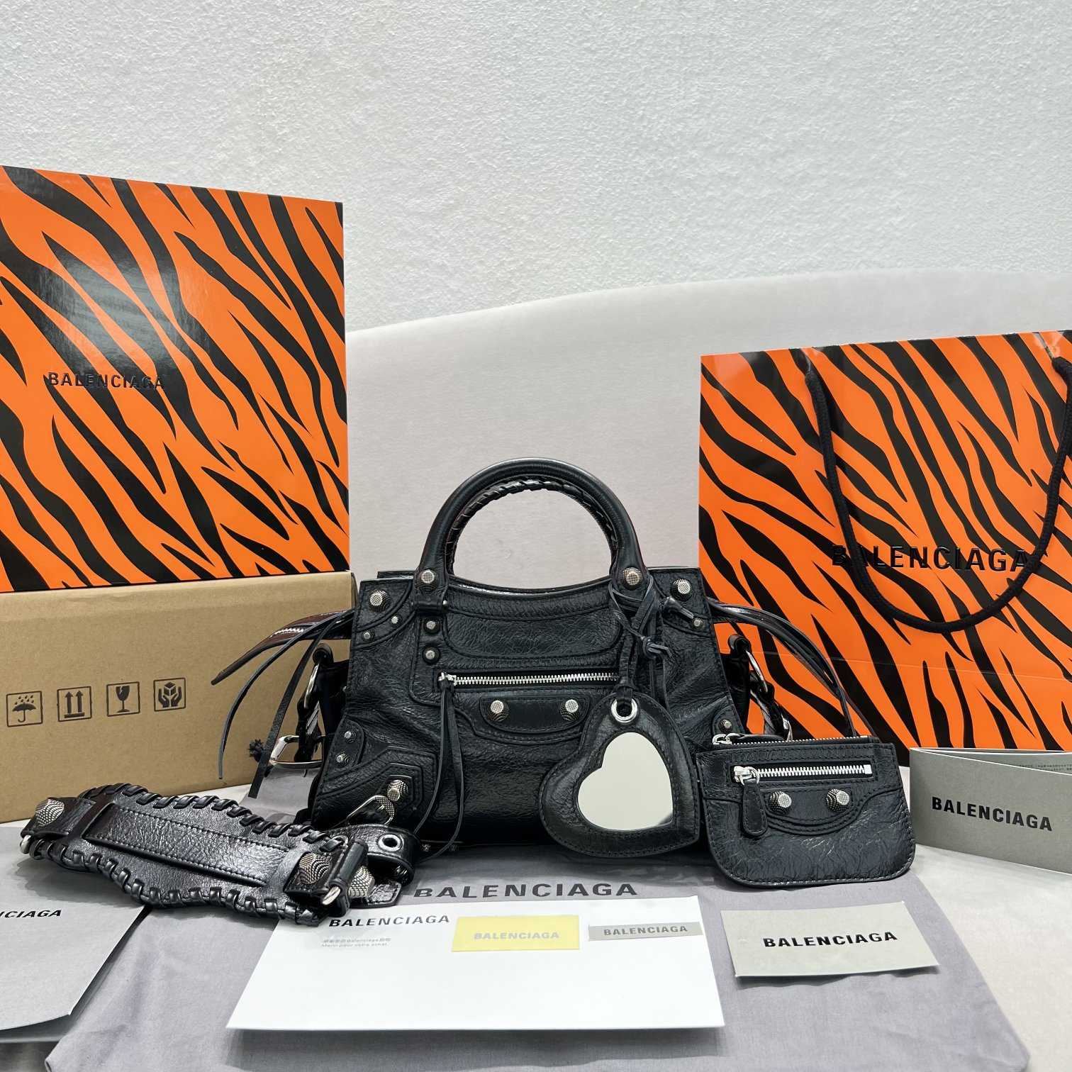 Balenciaga Neo Cagole Xs Shoulder Bag (26x13x18cm) - DesignerGu