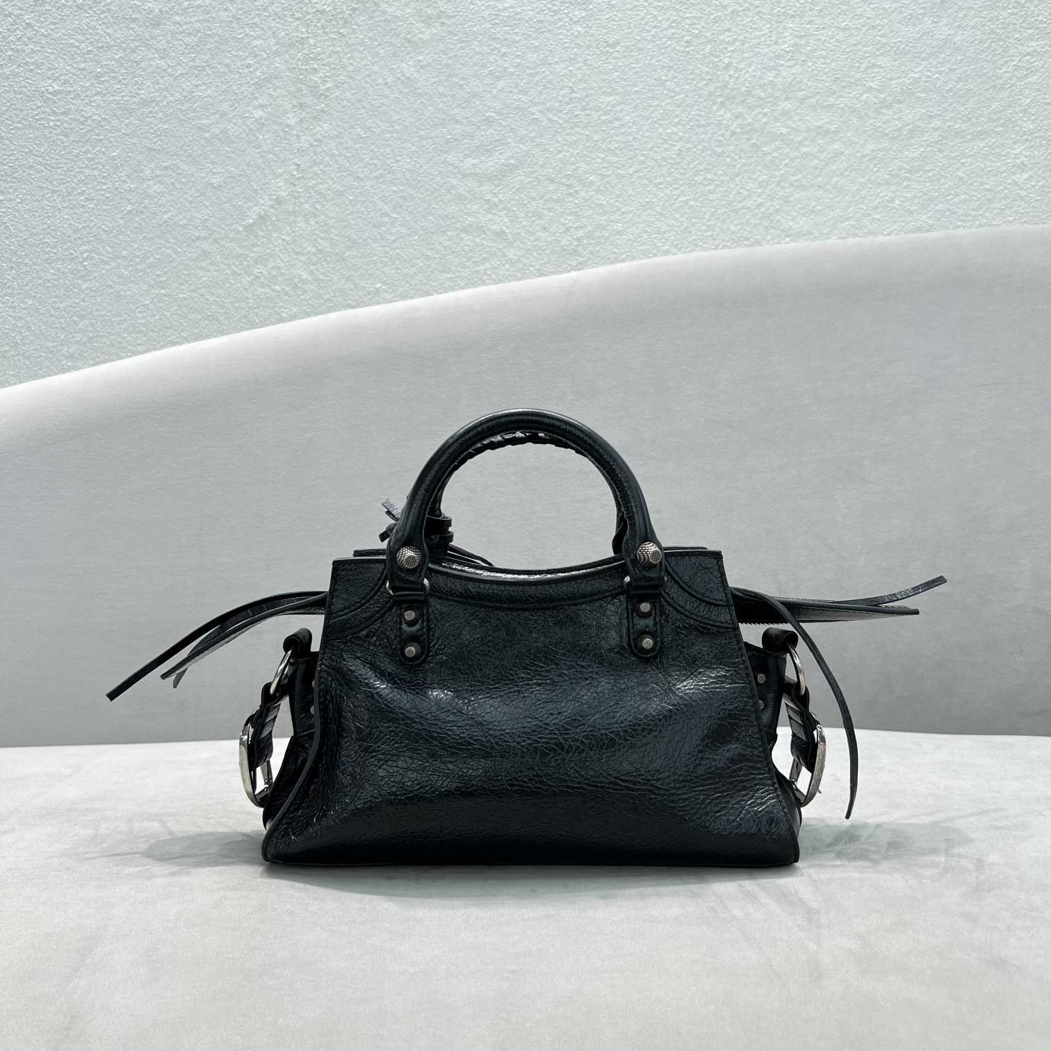 Balenciaga Neo Cagole Xs Shoulder Bag (26x13x18cm) - DesignerGu