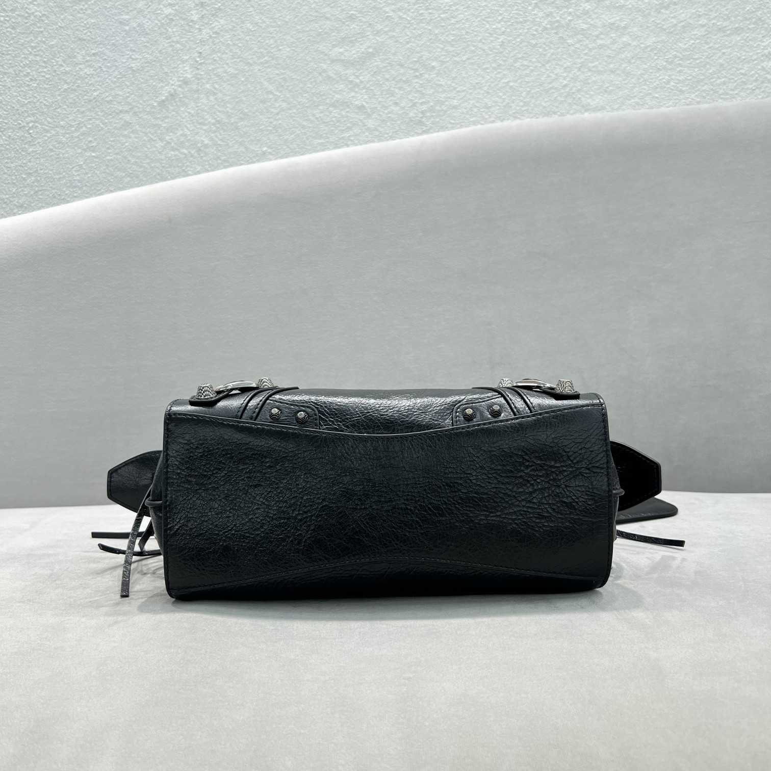 Balenciaga Neo Cagole Xs Shoulder Bag (26x13x18cm) - DesignerGu