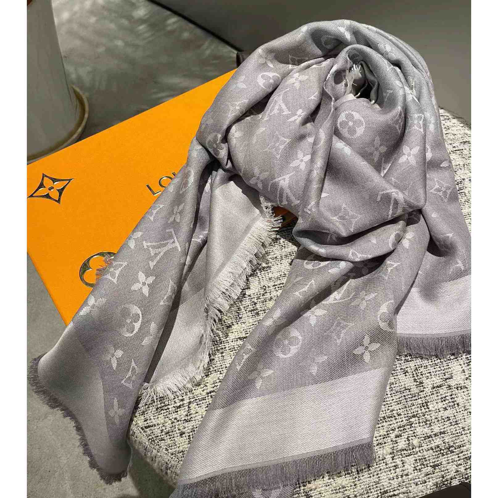 Louis Vuitton Monogram Classic Shawl - DesignerGu