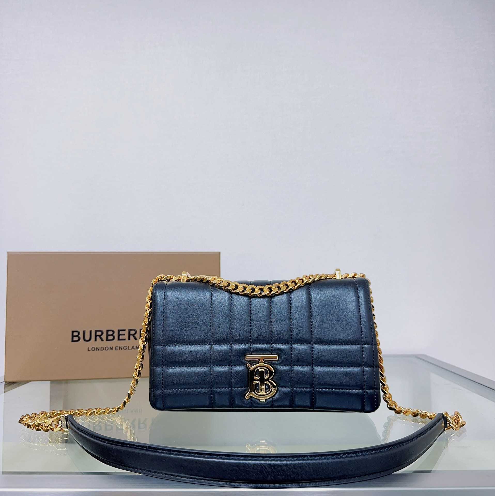 Burberry Quilted Lola Bag (23-6-13cm) - DesignerGu