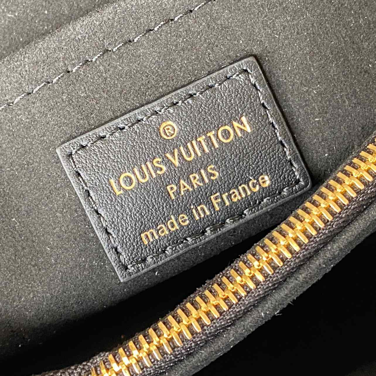 Louis Vuitton Hold Me (23x15x10cm)  M21720 - DesignerGu